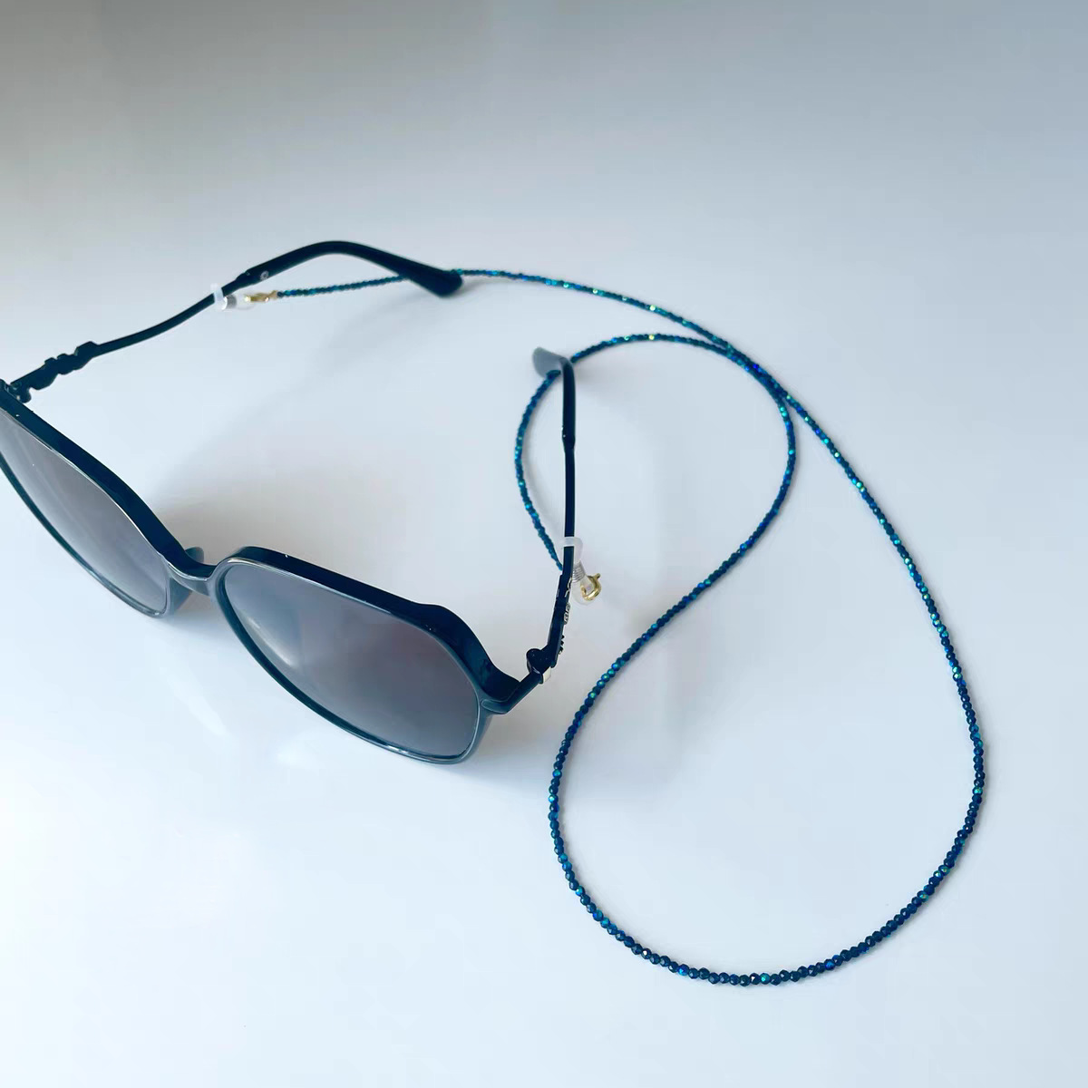 سلسلة نظارات مرصعة بالزركون ال - مراجعة Mask Chain Holder وسعره